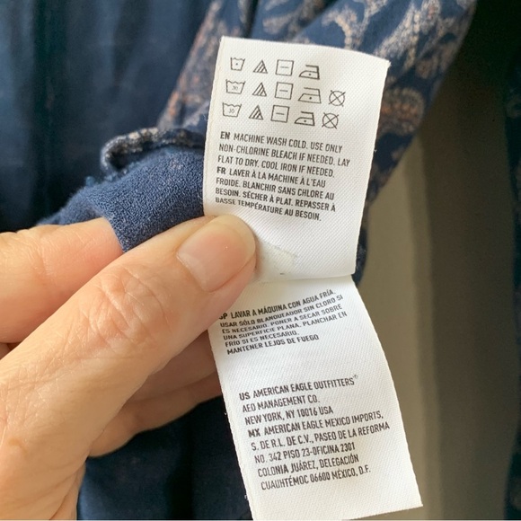 American Eagle Outfitters blue faux wrap blouse w paisley floral print. Size‎ L - Picture 10 of 11